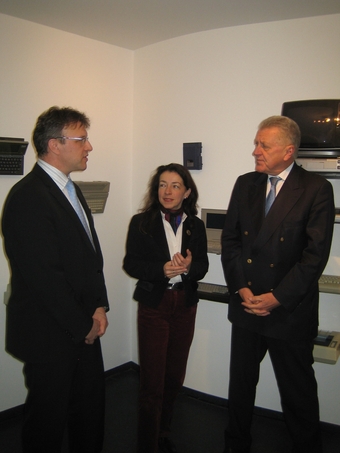 Ernst Pfister (re.) im Gesprch mit FDP-Landtagskandidatin Dr. Annette Trabold und Achim Westermann, Partner Manager SNP AG