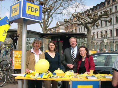 FDP-Infostand Bismarckplatz 4.4.2009